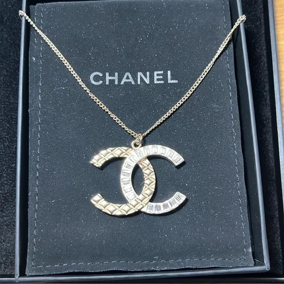 Trade - Picture 2 of 12